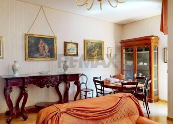 Sala da pranzo - Appartamento Via Giuseppe De Falco
4, Caserta - foto 10
