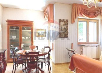 Sala da pranzo - Appartamento Via Giuseppe De Falco
4, Caserta - foto 21