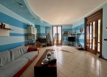 Soggiorno - Casa semi indipendente via andrea d'albino
 
30, Albino - foto 9