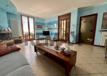 Soggiorno - Casa semi indipendente via andrea d'albino
 
30, Albino - foto 10