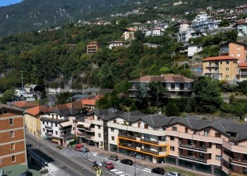 Vista delle montagne - Quadrilocale Via Nazionale
 
47, Costa Volpino - foto 3