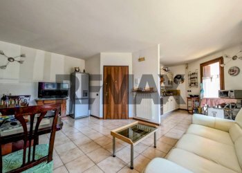 Sala da pranzo - Quadrilocale Via Nazionale
 
47, Costa Volpino - foto 6