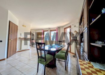 Sala da pranzo - Quadrilocale Via Nazionale
 
47, Costa Volpino - foto 8