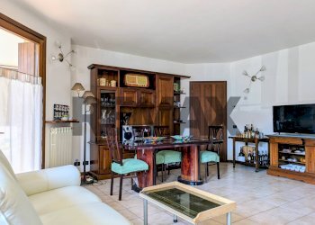Sala da pranzo - Quadrilocale Via Nazionale
 
47, Costa Volpino - foto 11