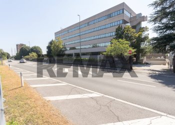 Edificio all\'aperto - Commercial Premises Via Pisa
250, Sesto San Giovanni - photo 2