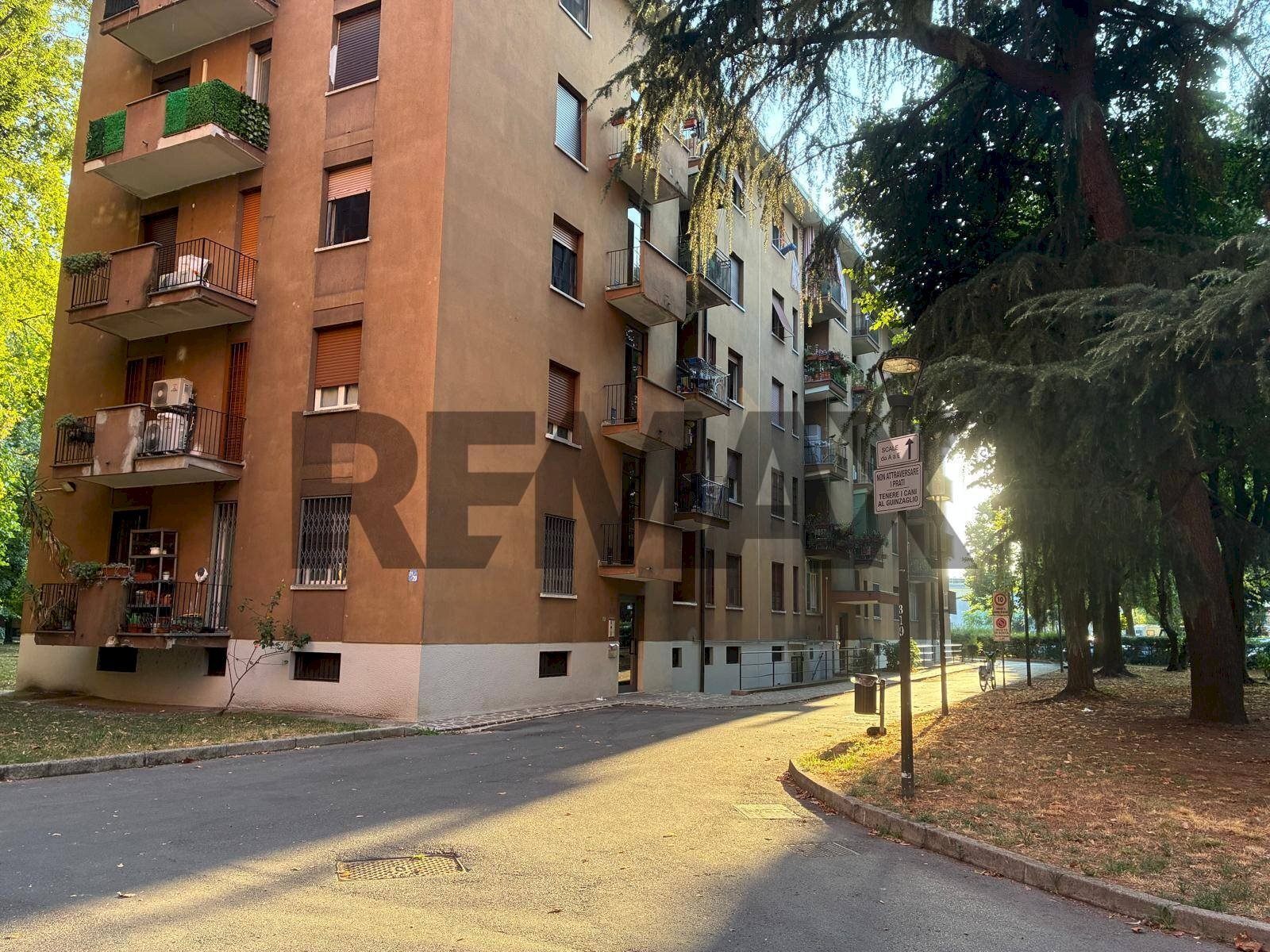 Edificio all\'aperto - Bilocale Via Val Di Bondo
21, Milano - foto 2