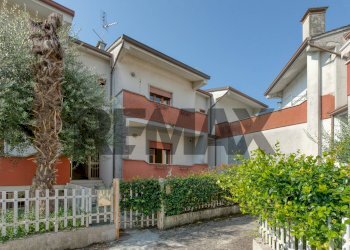 Casa all\'aperto - Villa a Schiera via Matteotti
5, Borgo Veneto - foto 1