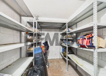 Dispensa di stoccaggio - Three-room apartment Largo Europa
 
30, Sutri - photo 21