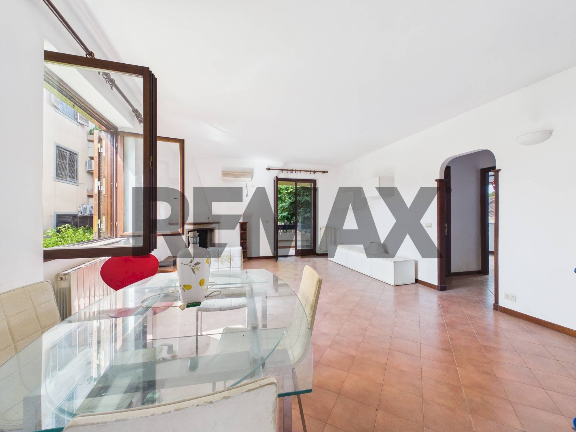 Sala da pranzo - Trilocale Via Domenico Falcioni
 
56, Roma - foto 1
