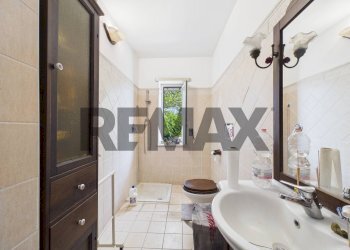 Bagno - Villa strada della campana
 
1, Campagnano di Roma - foto 13