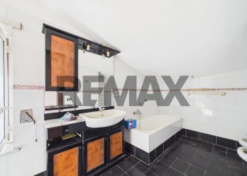 Bagno - Villa strada della campana
 
1, Campagnano di Roma - foto 14