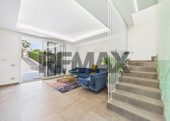 Scale - Semi-detached house Via Genova
 
21, Fiano Romano - photo 7