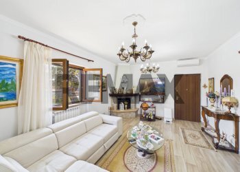 Soggiorno - Villa via biandrate
 
130, Anguillara Sabazia - foto 33