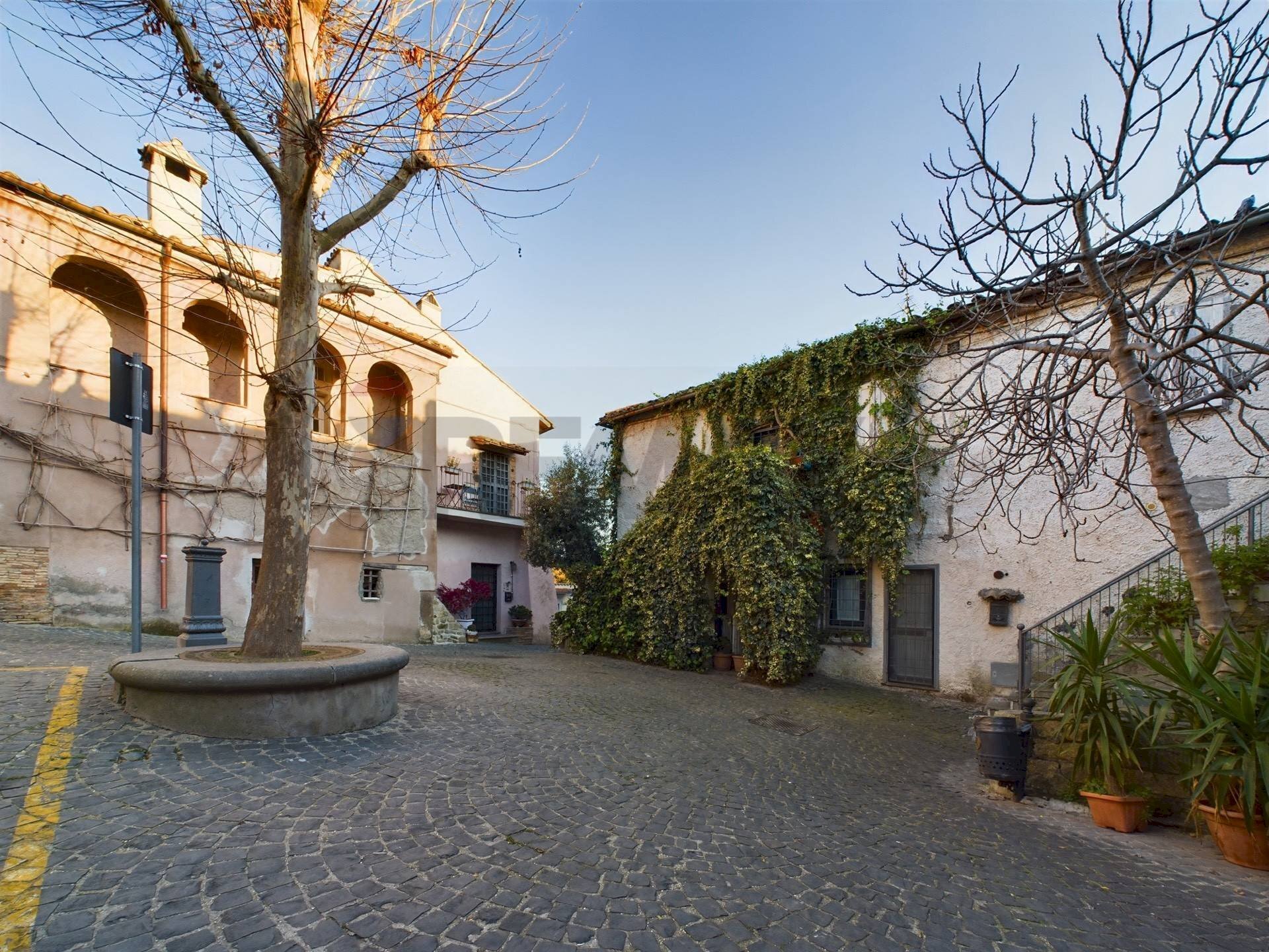 Edificio all\'aperto - Quadrilocale Piazza Sant'Angelo
 
7, Formello - foto 1
