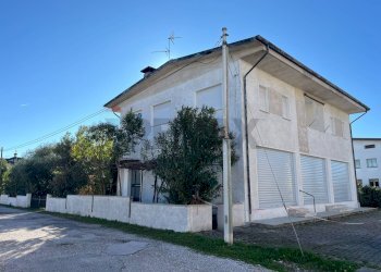 Casa all\'aperto - Independent house Via Cristoforo Colombo
 
107, Pasian di Prato - photo 1