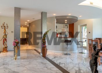 Ricezione / Lobby - Villa Via Monte nero
 
28/B, Arona - photo 1