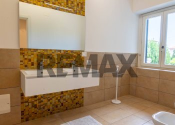 Bagno - Villa Via Monte nero
 
28/B, Arona - photo 17