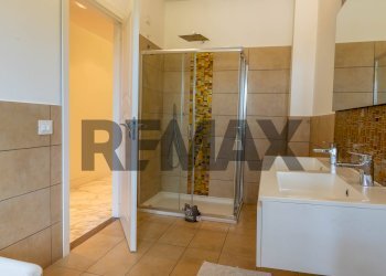 Bagno - Villa Via Monte nero
 
28/B, Arona - photo 18