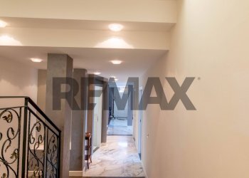 Hall / corridoio - Villa Via Monte nero
 
28/B, Arona - photo 29