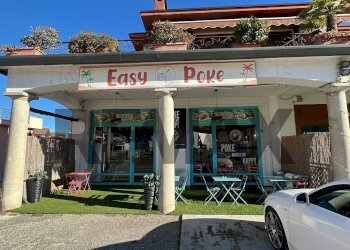 Casa all\'aperto - Commercial Premises Via Sempione
47, Dormelletto - photo 1