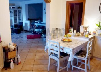 Sala da pranzo - Villa Via Monte Amiata
 
1, Dormelletto - foto 18