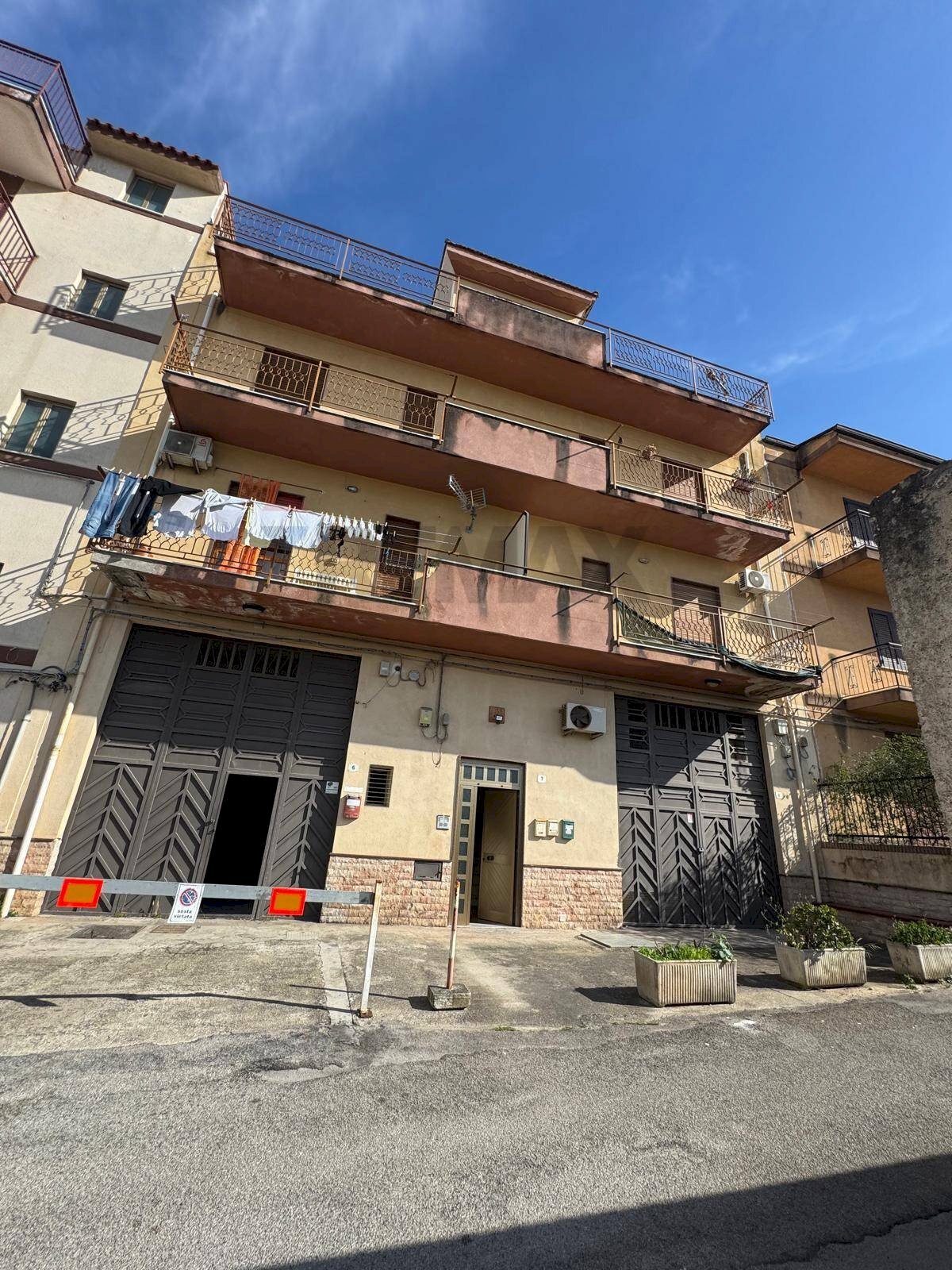 Edificio all\'aperto - Four-room apartment Via Santa Maria Di Gesu' - Fondo Saccone
 
7, Palermo - photo 1