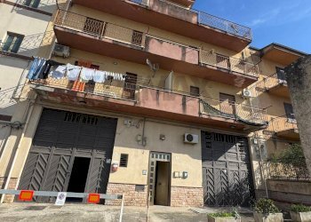 Edificio all\'aperto - Four-room apartment Via Santa Maria Di Gesu' - Fondo Saccone
 
7, Palermo - photo 1