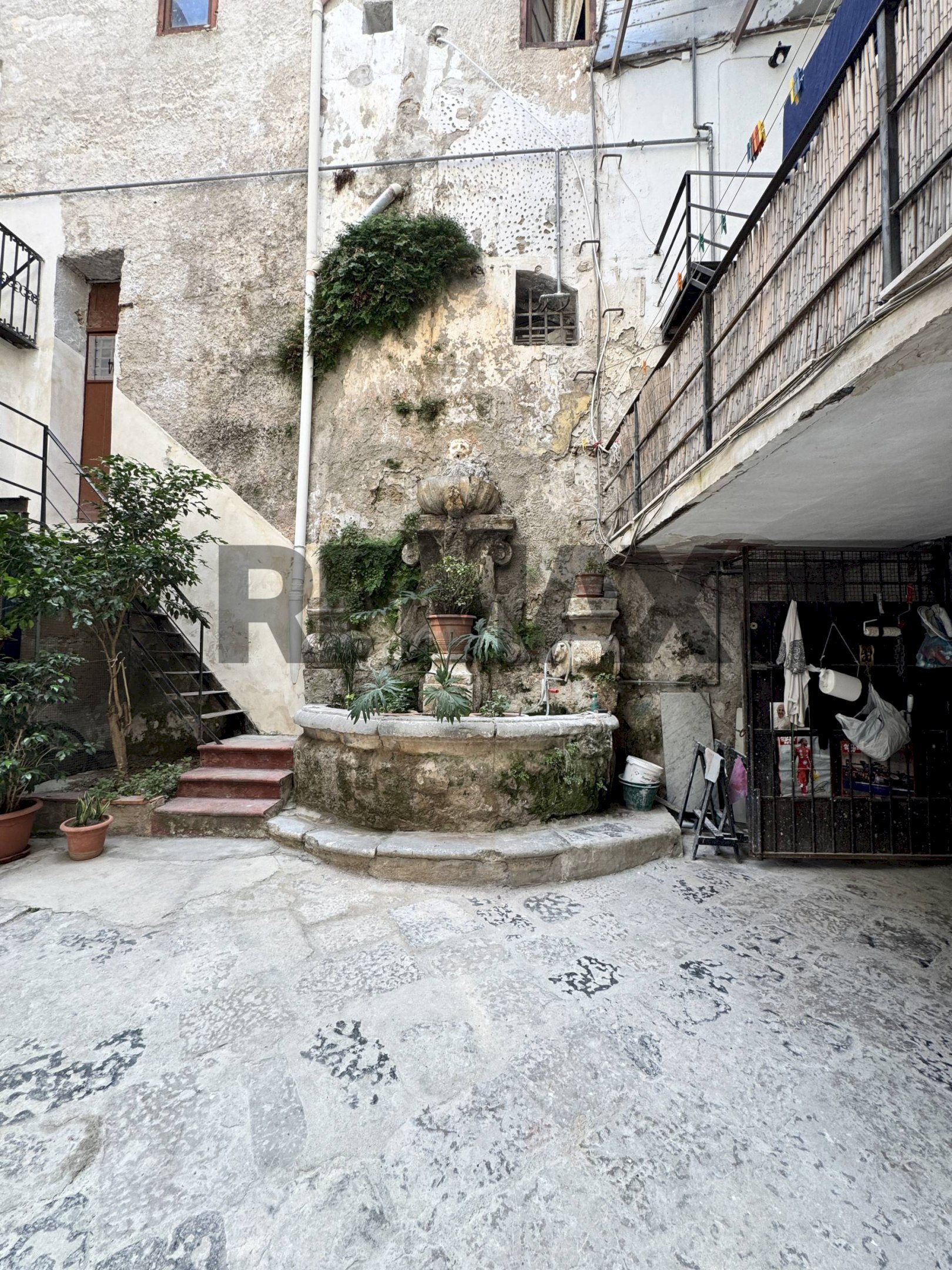 Edificio all\'aperto - Trilocale Via Vittorio Emanuele
 
474, Palermo - foto 1
