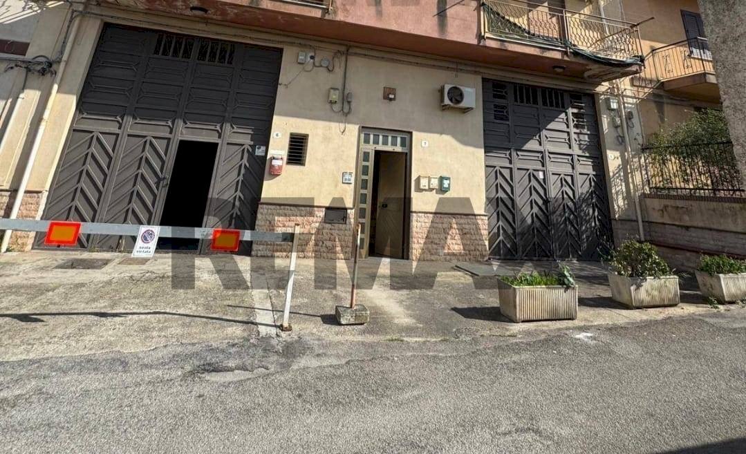 Edificio all\'aperto - Locale Commerciale Fondo Saccone
7, Palermo - foto 3