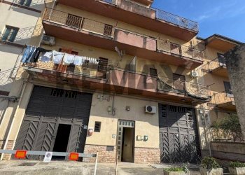 Edificio all\'aperto - Locale Commerciale Fondo Saccone
7, Palermo - foto 1