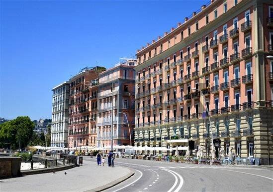 Edificio all\'aperto - Commercial Activity Riviera di Chiaia
115, Napoli - photo 2