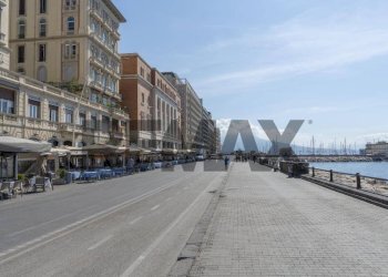 Edificio all\'aperto - Commercial Activity Riviera di Chiaia
115, Napoli - photo 5