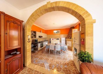 Salone - Villa via Ischia, Taviano - photo 5