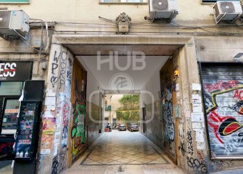 ingresso stabile - Appartamento Via Mezzocannone
 
119, Napoli - foto 3