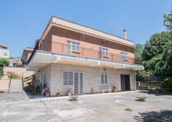 Facciata - Villa via Luigi Pietracqua, Roma - foto 1