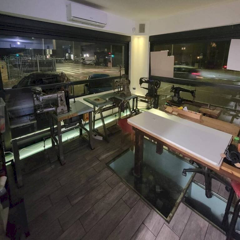 Interno non residenziale - Negozio San Lazzaro di Savena - foto 1