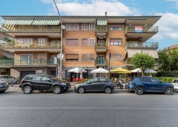 Facciata - Shop via Pasquale Baffi, Roma - photo 27