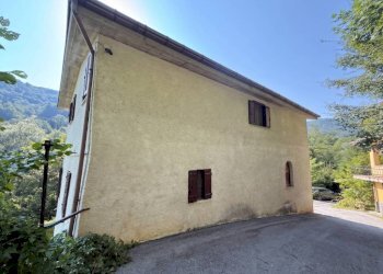 Facciata - Negozio via Camerano, 6, Montaldo di Mondovì - foto 13