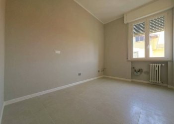 Camera da letto - Three-room apartment via Paolo Racagni, Parma (neighborhood Cittadella) - photo 5