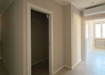 Disimpegno - Three-room apartment via Paolo Racagni, Parma (neighborhood Cittadella) - photo 8
