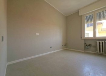 Camera da letto - Three-room apartment via Paolo Racagni, Parma (neighborhood Cittadella) - photo 12