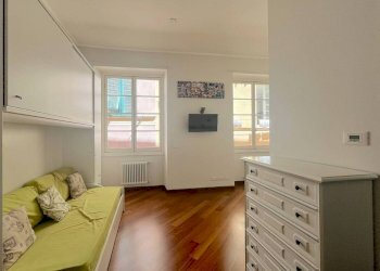 Camera da letto - Monolocale via Lomellini, 15, Genova - foto 9