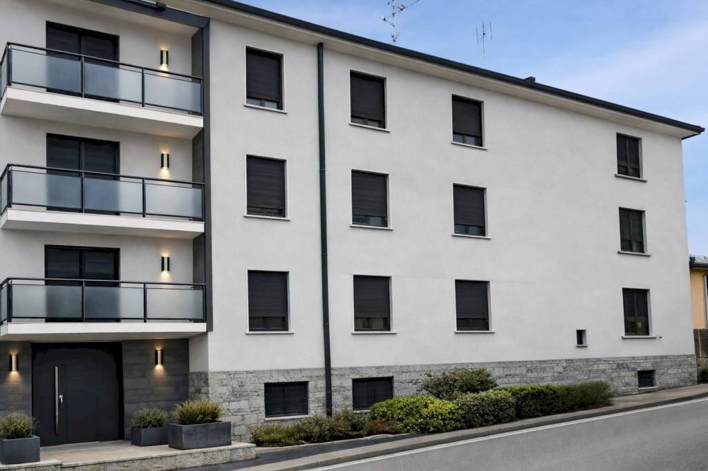 Facciata - Casa indipendente via Piave, 3, Lozza - foto 1
