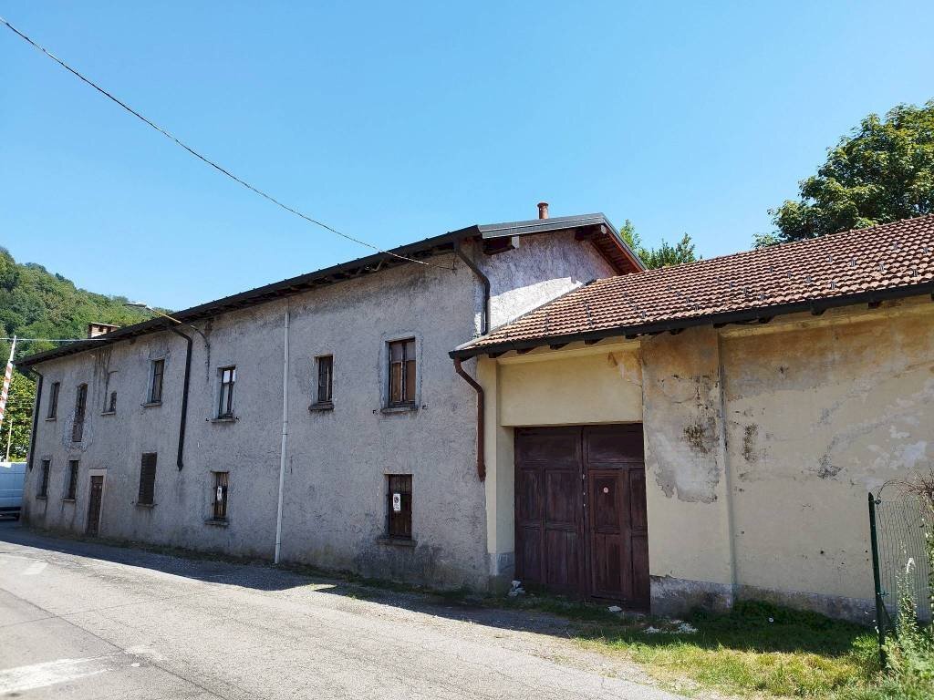 Facciata - Stabile - Palazzo via Vittorio Veneto, 12, Sangiano - foto 1