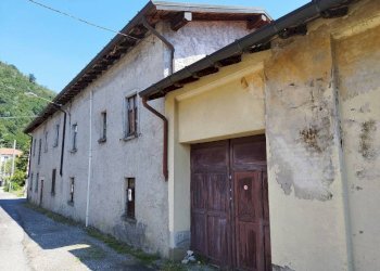 Facciata - Stable - Palace via Vittorio Veneto, 12, Sangiano - photo 3