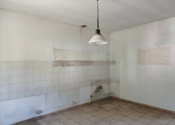 Salone - Stable - Palace via Vittorio Veneto, 12, Sangiano - photo 22