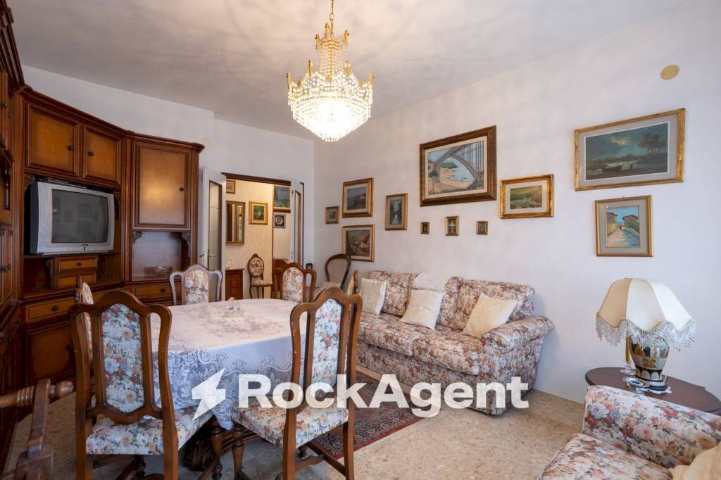 Salone - Three-room apartment via Marco Mastacchi, 238, Livorno - photo 3