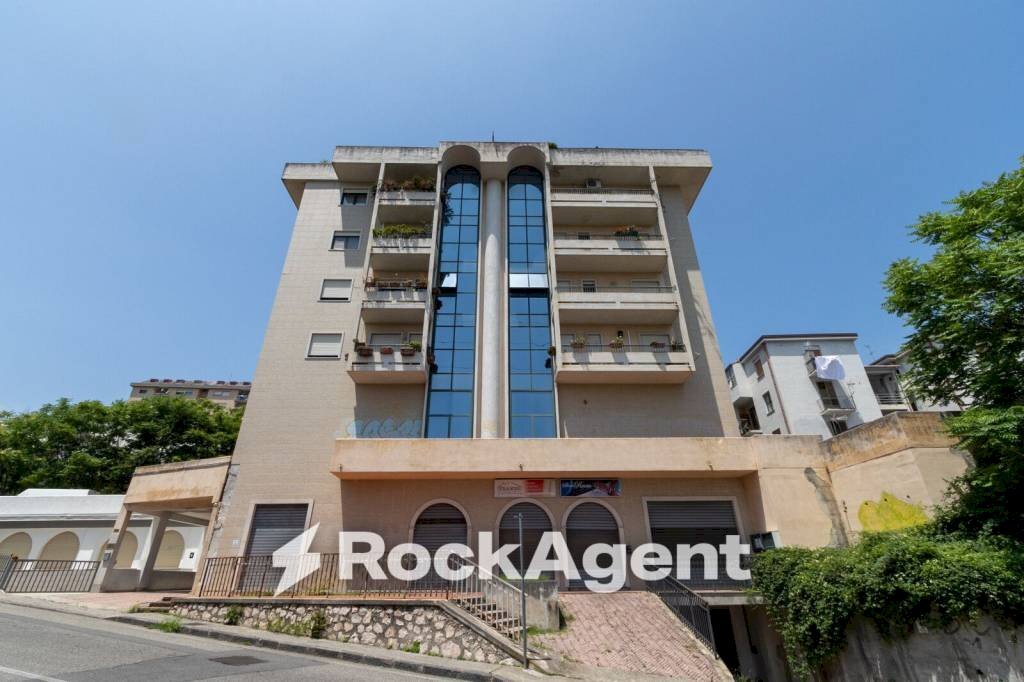 Facciata - Quadrilocale viale dei Bizantini, 75/2, Catanzaro - foto 1
