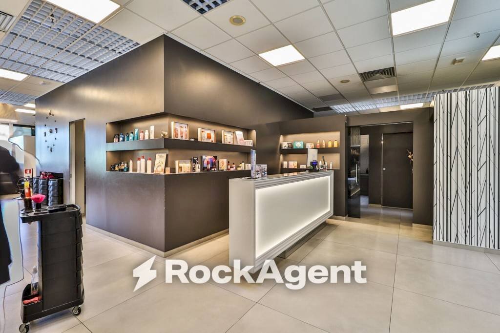 Interno non residenziale - Shop via Amilcare Ponchielli, 23, Bologna (neighborhood Savena) - photo 1