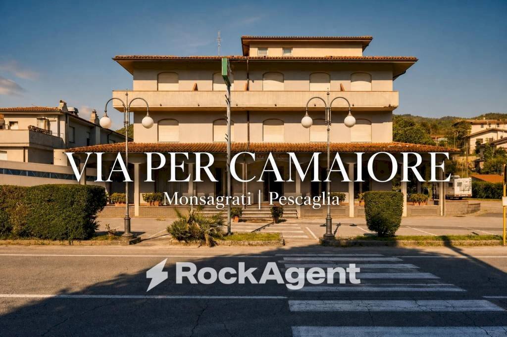 Facciata - Casa indipendente via per Camaiore, 33, Pescaglia - foto 1